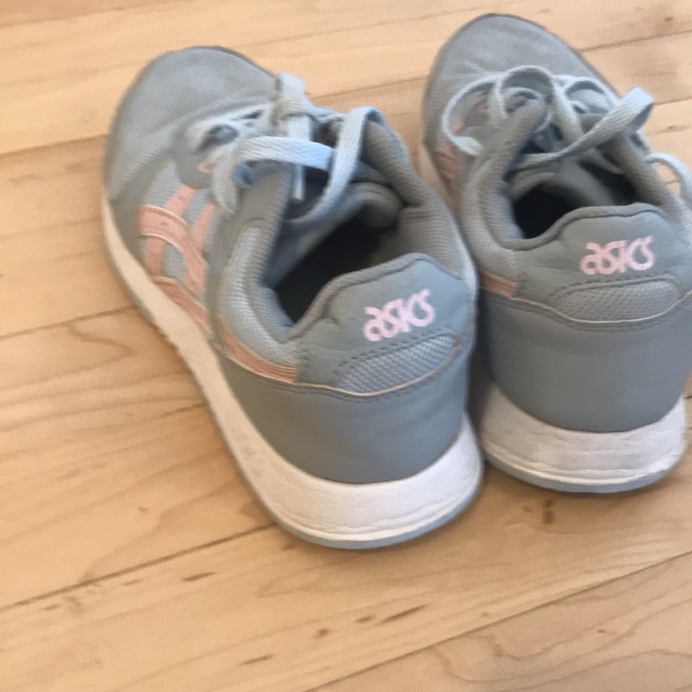 Blue ASICS shoes - Picture 3 of 5